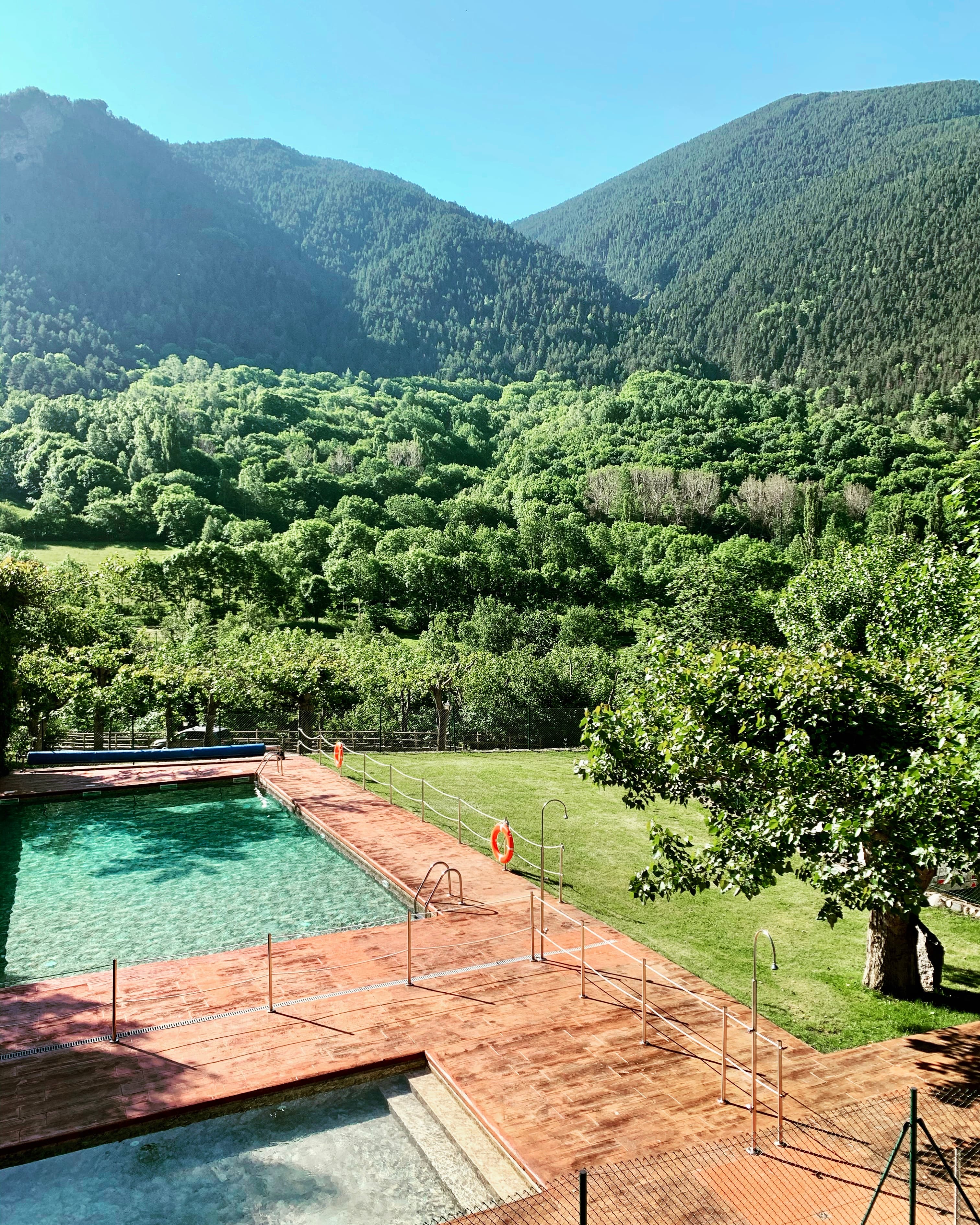 Piscina con vistas al valle